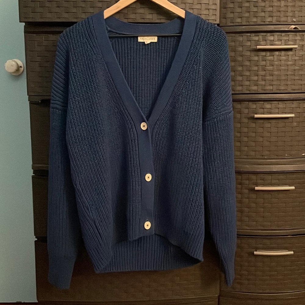 TradLands Shelter Cardigan size medium